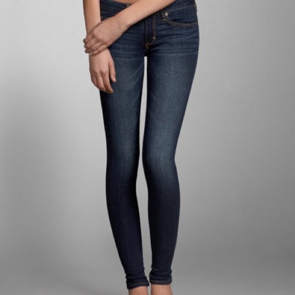 Hollister Super Skinny Jeans. NWT!